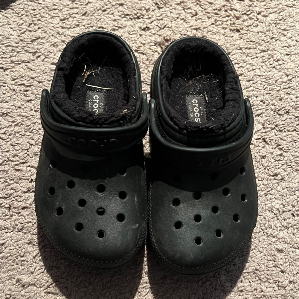 CROCS Kids Black Fuzzy Lined Slippers